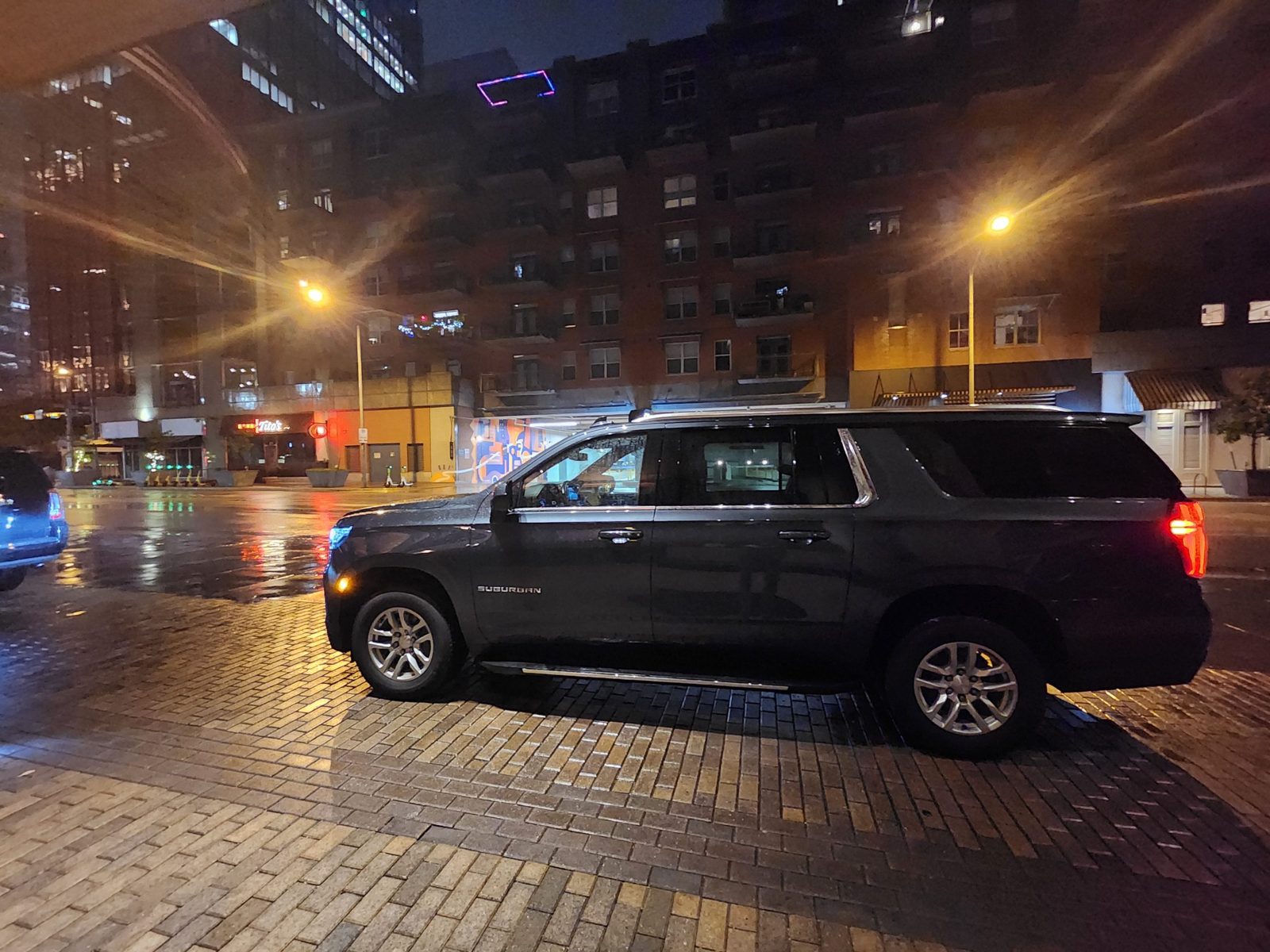 Lake Travis Limo SUV Service to and from Airport