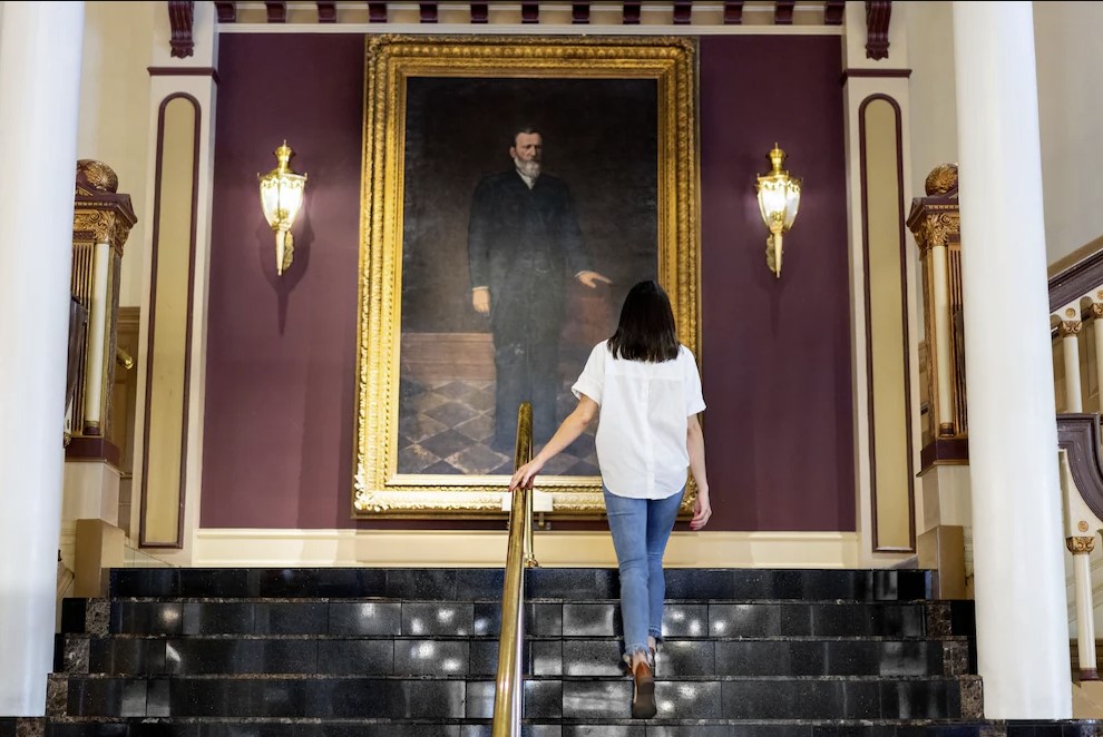 Historic Driskill Hotel Austin, TX Limo, Car Service to and from Austin Airport